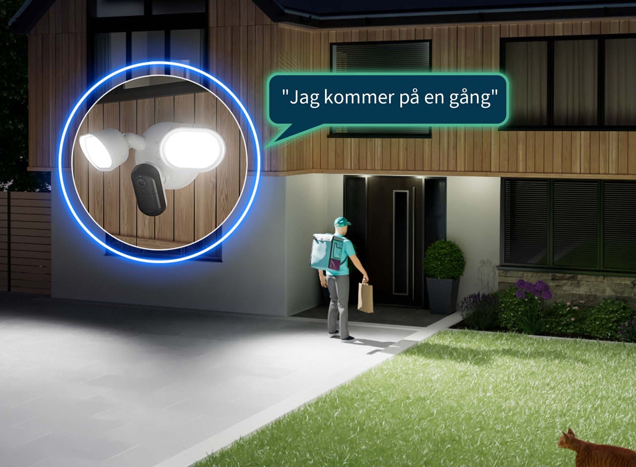 En budbärare utanför en ytterdörr pratar med någon inne i huset