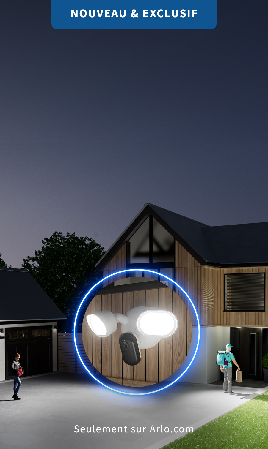 Image composite d'une maison plongée dans l'obscurité, montrant la nouvelle caméra de surveillance avec projecteur positionnée et s'allumant à l'approche de la porte.